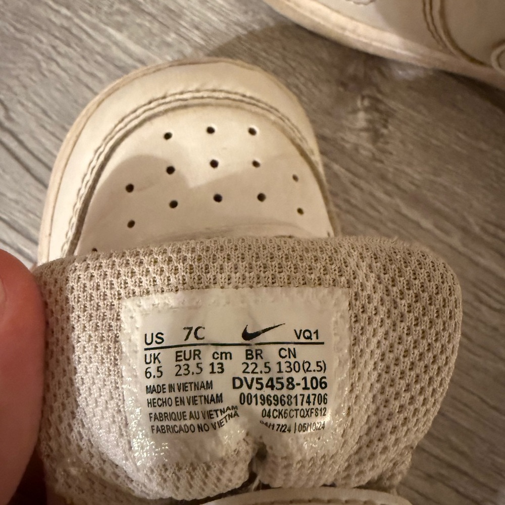 Toddler Nike shoes size 7
